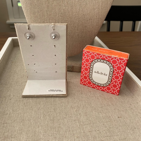 Stella & Dot Essential Pave Studs NIB - Picture 4 of 4